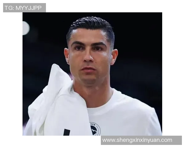 足球传奇拼图揭秘：C罗的辉煌历程与非凡成就解析