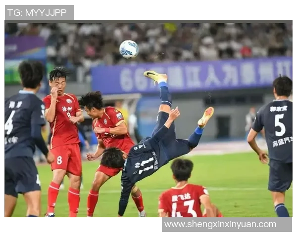 足球明星出场瞬间的独特姿势与场上气场展现分析